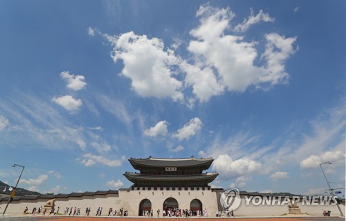 전국 곳곳 낮 기온 30도 안팎 막바지 더위