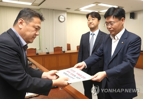 한국당, 조국·웅동학원 檢 고발…"무변론 패소는 배임"