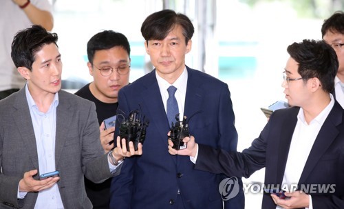 조국, 자녀문제 사과…"文정부 개혁임무 완수 위해 심기일전"