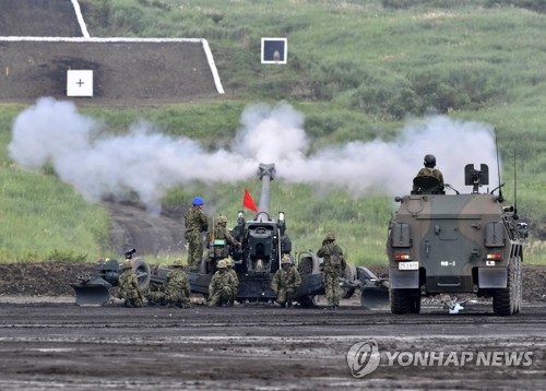 日자위대, 실탄 35t 쏟아부으며 힘 과시…일반공개 연례훈련