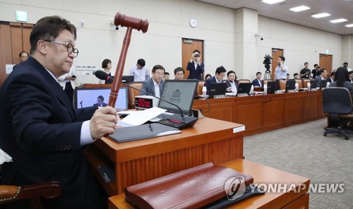  은성수 청문회, '조국 사모펀드' 논란 각축장…한때 반쪽진행