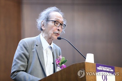 日교수 "아베 '한국 상대 안하기' 정책, 평화국가 종언" 일침