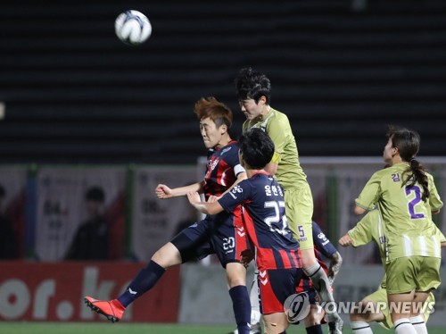 여자 축구 서울시청, 수적 열세에도 창녕 WFC 2-0 제압