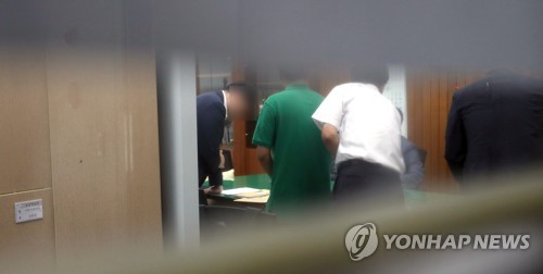 與, 조국 檢수사에 "전례없는 일" 당혹…청문일정은 고심끝 수용