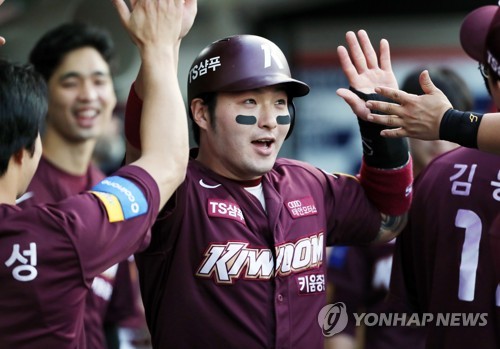 박병호 3연타석포 등 4홈런 몰아치기…키움, 한화 대파