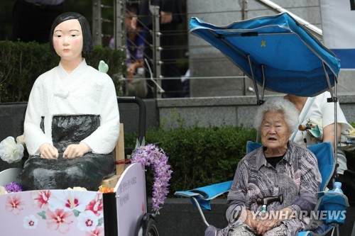 '백색국가 배제' 첫날도 어김없이 열린 수요시위 "日 사죄하라"