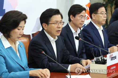 한국당, 조국·선거법 저지 총력…일각서 '의원직 총사퇴' 거론