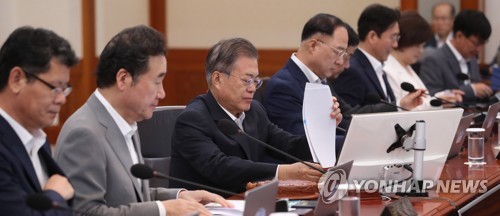 文대통령, 경제보복 합리화 日에 독일 언급하며 "정직하라" 일침