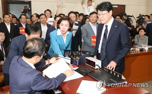 한국당, '정개특위 선거법 의결' 강력 반발…"모든 원내외 투쟁"