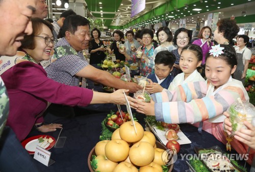 추석 성수품 물가 안정세…전통시장 0.5%↓·대형마트 1.9%↓