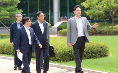 '현장경영 돌입' 이재용, 온양사업장 찾아 반도체 경영진 대책회의