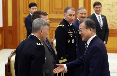 文대통령, 美국방에 "한미동맹, 북미협상 성공 뒷받침해야" 강조