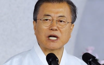 [속보] 문 대통령 "일본 규제 맞서 책임있는 경제강국 향한 길 걸을 것"