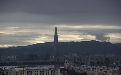 [일요일 날씨] 구름 많고 낮엔 덥고…강원 영동·제주 한때 비