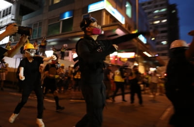 中 전인대 "홍콩은 내정 문제…미국, 간섭하지 말라" 강력 경고