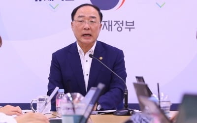 홍남기 "지소미아 종료로 경제 어려움 쉽게 걷히지 않을 수도"