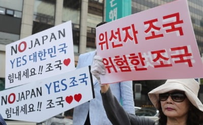 한국당 조국 청문회 보이콧 카드 '만지작' … 靑 "납득 안돼"