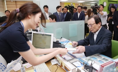 민주당 지도부, 문 대통령 이어 '필승코리아' 펀드 줄줄이 가입