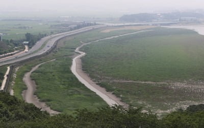 합참 "중부전선서 北남성 1명 신병확보"…귀순여부 조사