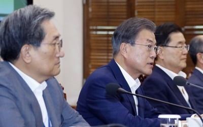 文대통령, 장관들 긴급 소집…日 수출규제 상황점검 회의