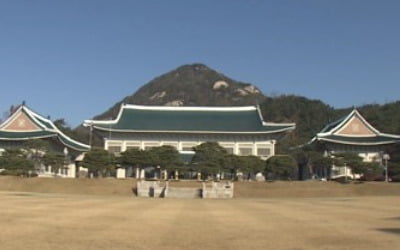 靑 "아베내각 결정, 깊은 유감…부당조치에 단호한 자세로 대응"