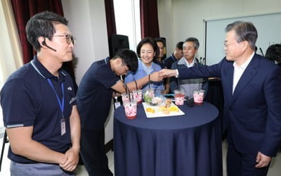 文대통령, 임진왜란 언급하며 '克日 첨병' 부품업체 격려