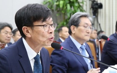 김상조 "韓 백색국가서 日배제 방안 중단 아냐…다시 논의할것"