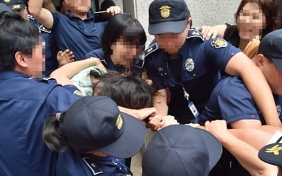 고유정측 "변태적 성욕이 낳은 비극" vs 피해자측 "선 넘었다"