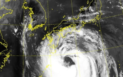 태풍 '크로사' 일본 접근…한국도 예상보다 영향 클 듯