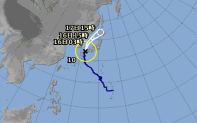 태풍 '크로사' 日 관통 후 북상…1명 사망·30여명 부상