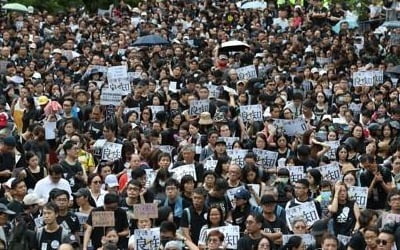 '인민해방군 10분 대기' 속 홍콩 주말 민주화·친정부 시위