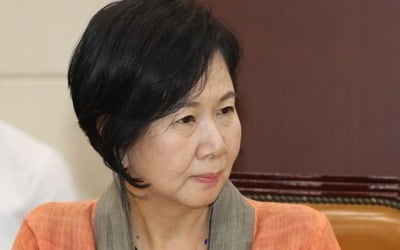 '손혜원 부친 독립유공자 재심사 허위답변' 보훈처 국장 혐의부인