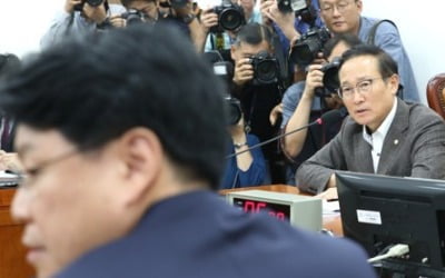 정개특위, 선거제개혁안 평행선…"8월말 의결", "강행처리 안돼"