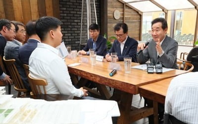 이총리, 충북 스마트 농업현장 방문…"30대 청년 농업인 든든"