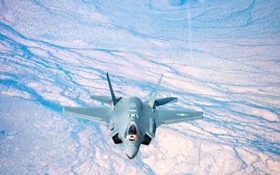 '공군전략무기' F-35A 2대 추가 도착…현재 6대 보유