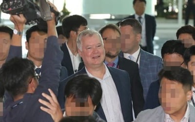 美비건, 방한일정 마치고 출국…지소미아 질문에 '노코멘트'