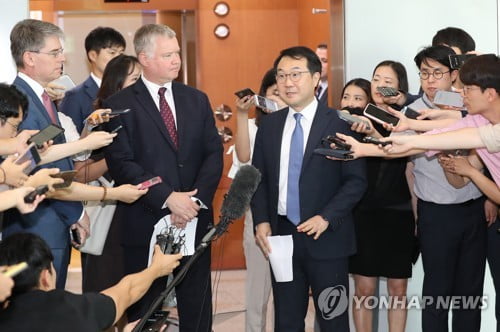 美국무부, 리용호 담화에 "北연락오는대로 협상" 재확인