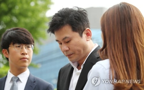 '원정도박·성매매알선 혐의' 양현석 피의자 신분 경찰 출석