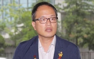 "조국에게 당당히 조사받으라는 한국당, 수사받는 모습 보여라"