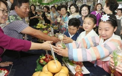 추석 성수품 물가 안정세…전통시장 0.5%↓·대형마트 1.9%↓