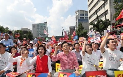 한국당 "문 대통령 위에 조국 있는 '조국천하'"…사퇴 총공세