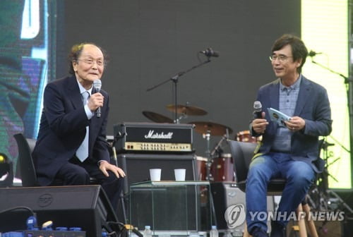 유시민 "온갖 억측·짐작 결합해 조국 '위선자'라 하면 헛소리"