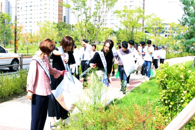 한화건설, 에코시티 세병공원서 환경미화 캠페인