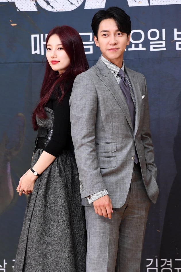 배우 배수지, 이승기가 16일 오후 서울 목동 SBS사옥에서 열린 새 금토드라마 '배가본드'(극본 장영철, 정경순, 연출 유인식) 제작발표회에 참석해 포토타임을 갖고 있다. / 변성현 한경닷컴 기자 byun84@hankyung.com