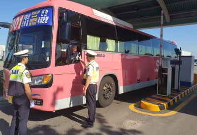 인천공항경찰단, 인천공항서 대중버스 대상 불시 음주단속