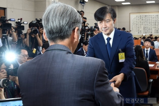 [포토] 선서문 제출하는 조국