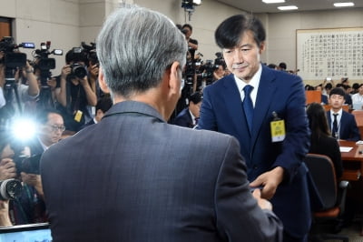 [포토] 선서문 제출하는 조국