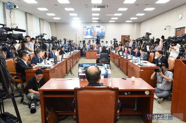 [포토] 질문 받는 김형갑 웅동학원 이사