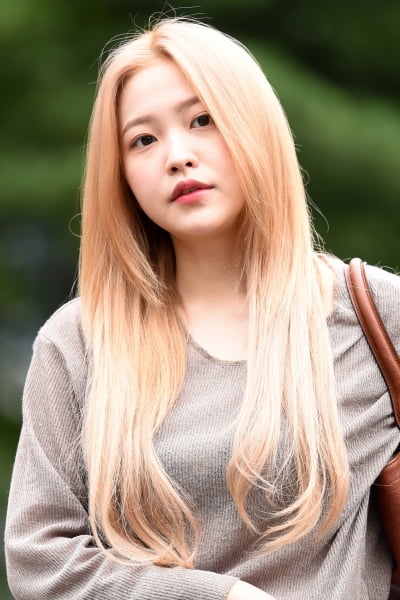 [포토] 레드벨벳 예리, '화려한 금발 뽐내며~'