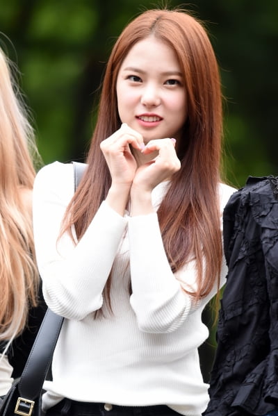 [포토] CLC 최유진, '깜찍한 미모 뽐내며 하트 발사~'